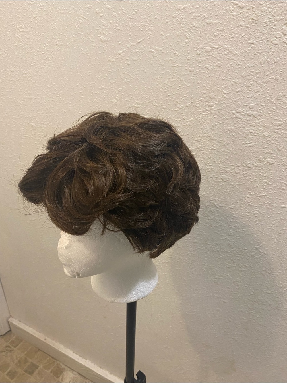 Short Layered Women’s Wig in Dark Brown